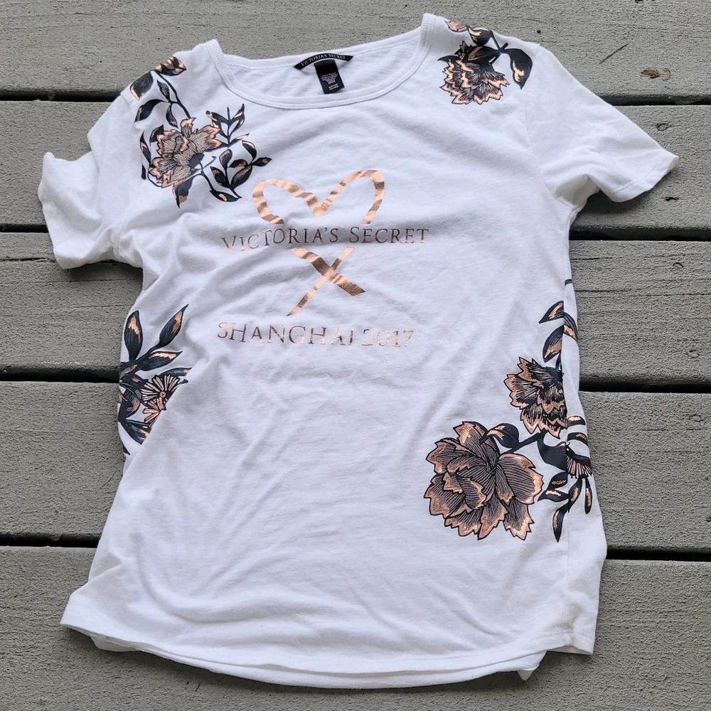 Victoria's Secret 2017 White Shanghai Fashion Show T-Shirt Rose Design Sz S NWOT